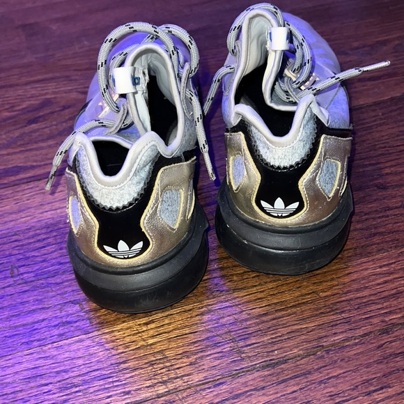 Adidas Tubular - Picture 2 of 3